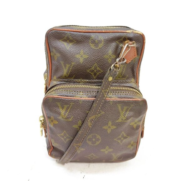 Louis Vuitton - Picture 1 of 9
